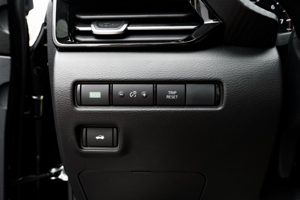 2025 Nissan Sentra SR Image 26 of 30