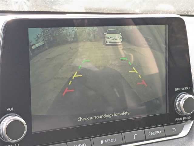 Vehicle image 21 of 28