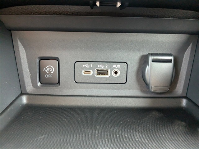 Vehicle image 27 of 28