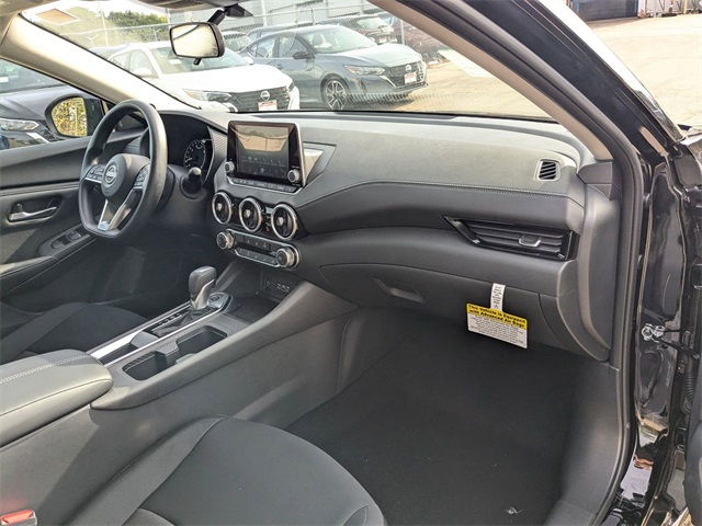 Vehicle image 18 of 28