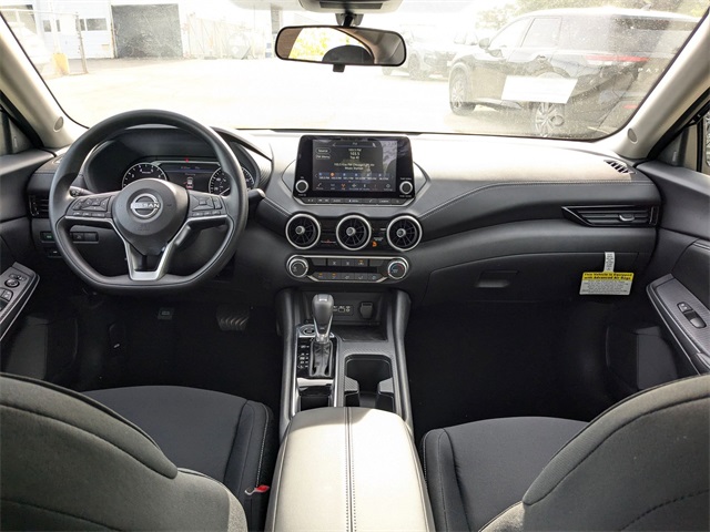 Vehicle image 16 of 28