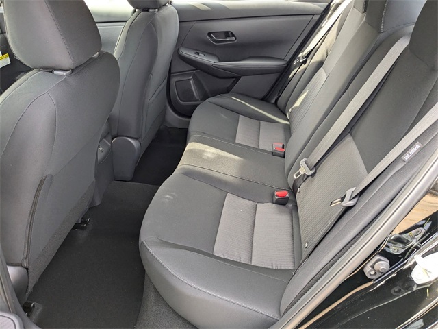 Vehicle image 13 of 28