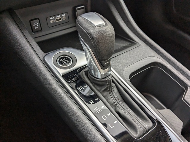 Vehicle image 23 of 28