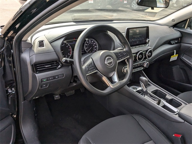 Vehicle image 17 of 28