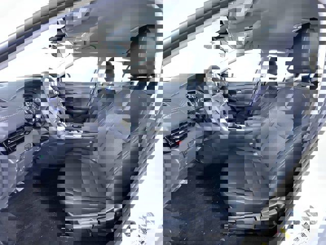 Vehicle image 16 of 28