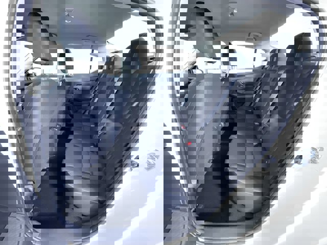 Vehicle image 23 of 28