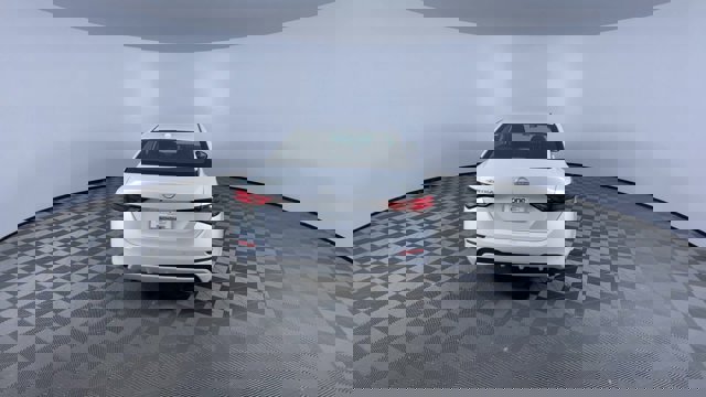 Vehicle image 8 of 28