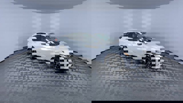 Vehicle image 4 of 28