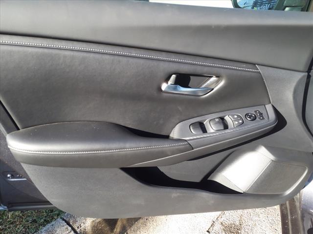 Vehicle image 6 of 14