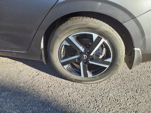 Vehicle image 4 of 14
