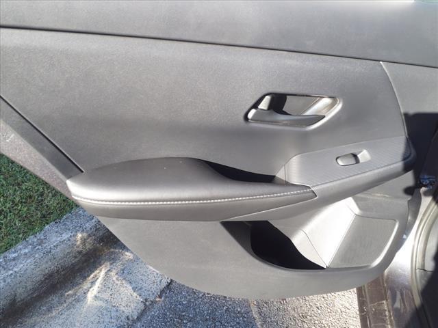 Vehicle image 8 of 14