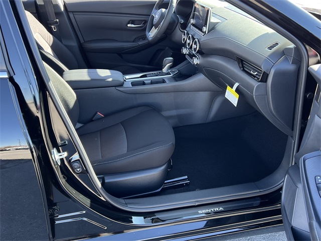 2025 Nissan Sentra SV Image 24 of 28