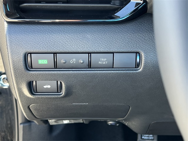 2025 Nissan Sentra SV Image 12 of 28