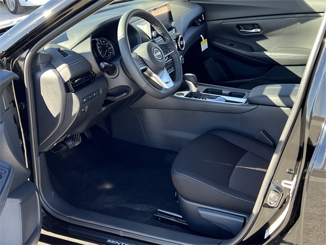 2025 Nissan Sentra SV Image 11 of 28