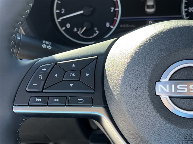 2025 Nissan Sentra SV Image 13 of 28