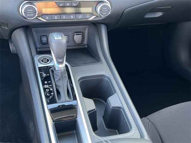 2025 Nissan Sentra SV Image 17 of 28