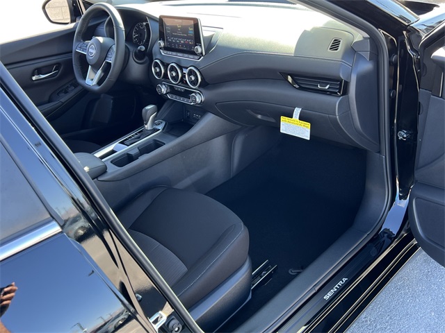 2025 Nissan Sentra SV Image 25 of 28