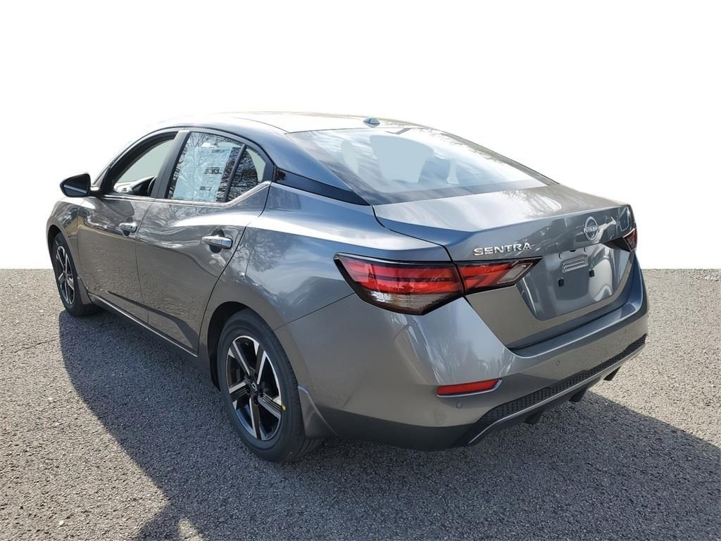 Vehicle image 4 of 9