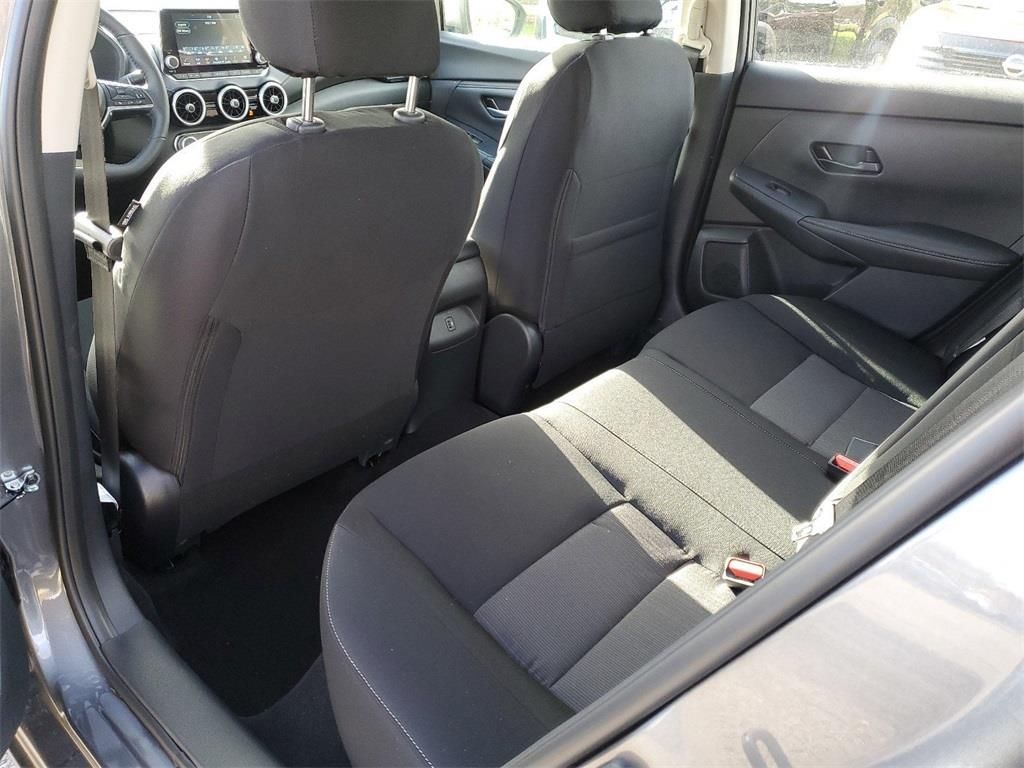 Vehicle image 7 of 9