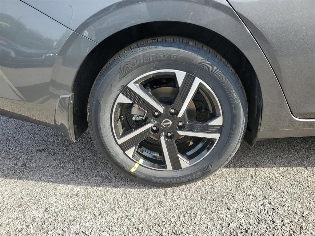 Vehicle image 5 of 9