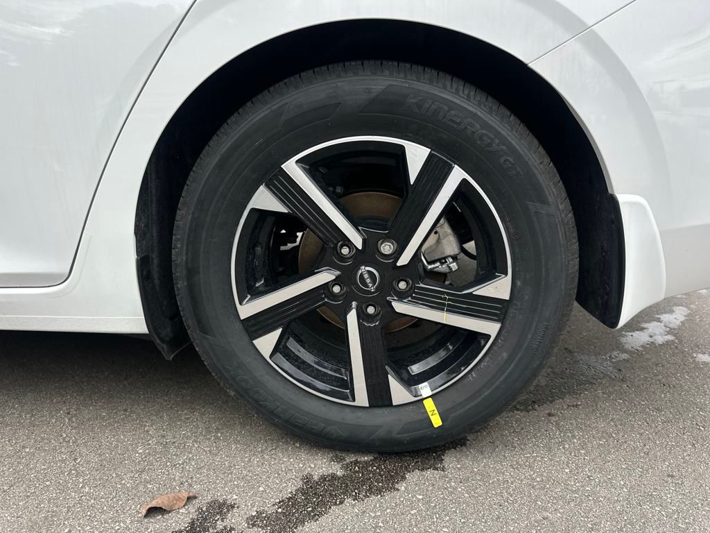 Vehicle image 32 of 33