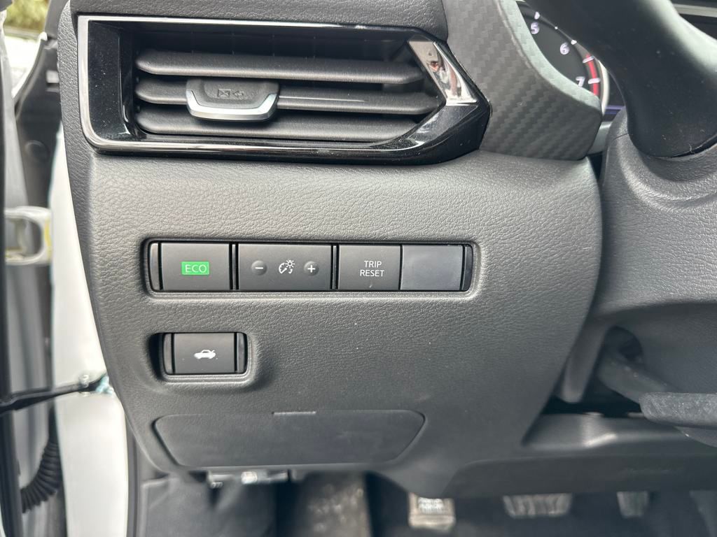 Vehicle image 12 of 33