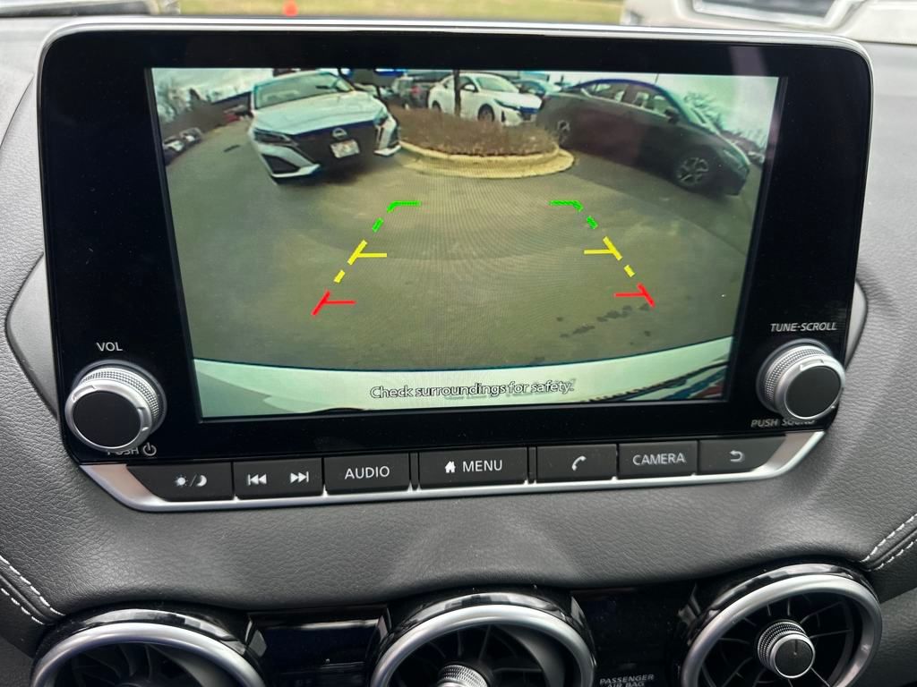 Vehicle image 28 of 33