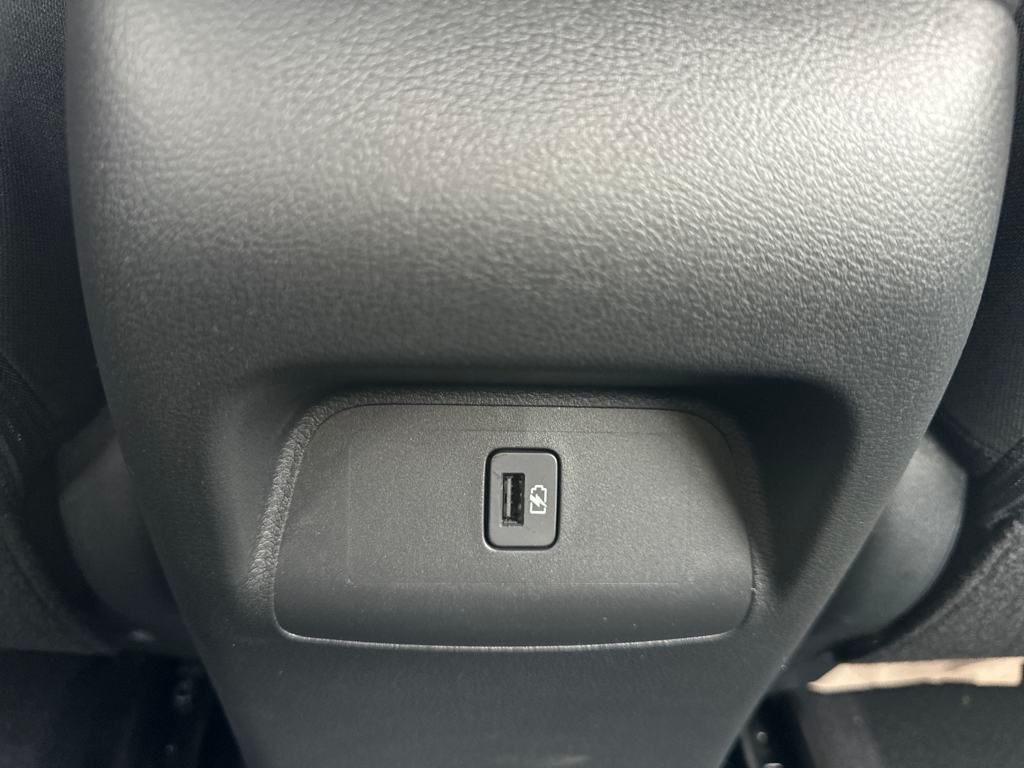 Vehicle image 15 of 33