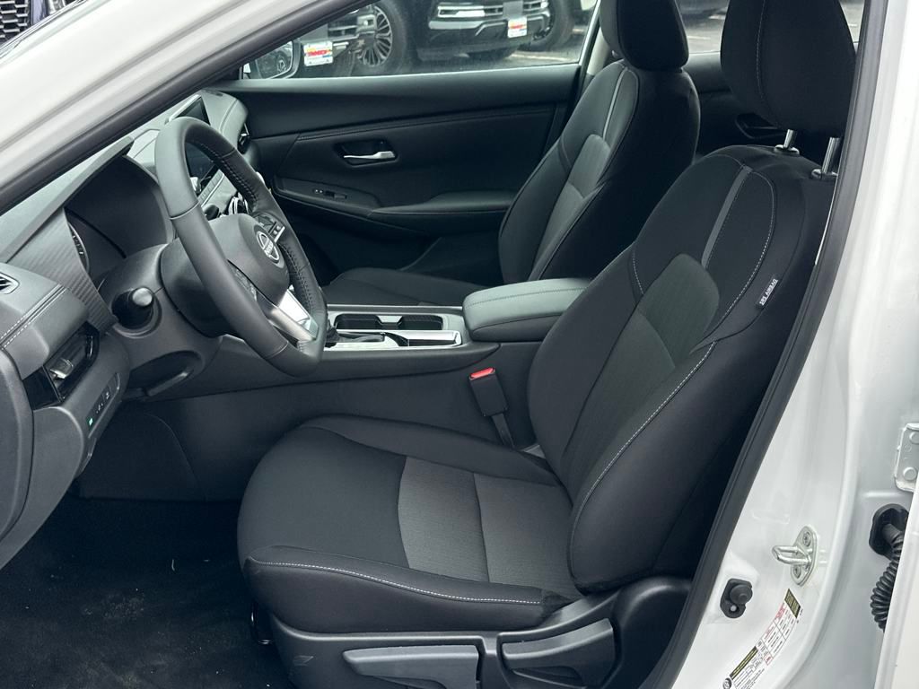 Vehicle image 9 of 33