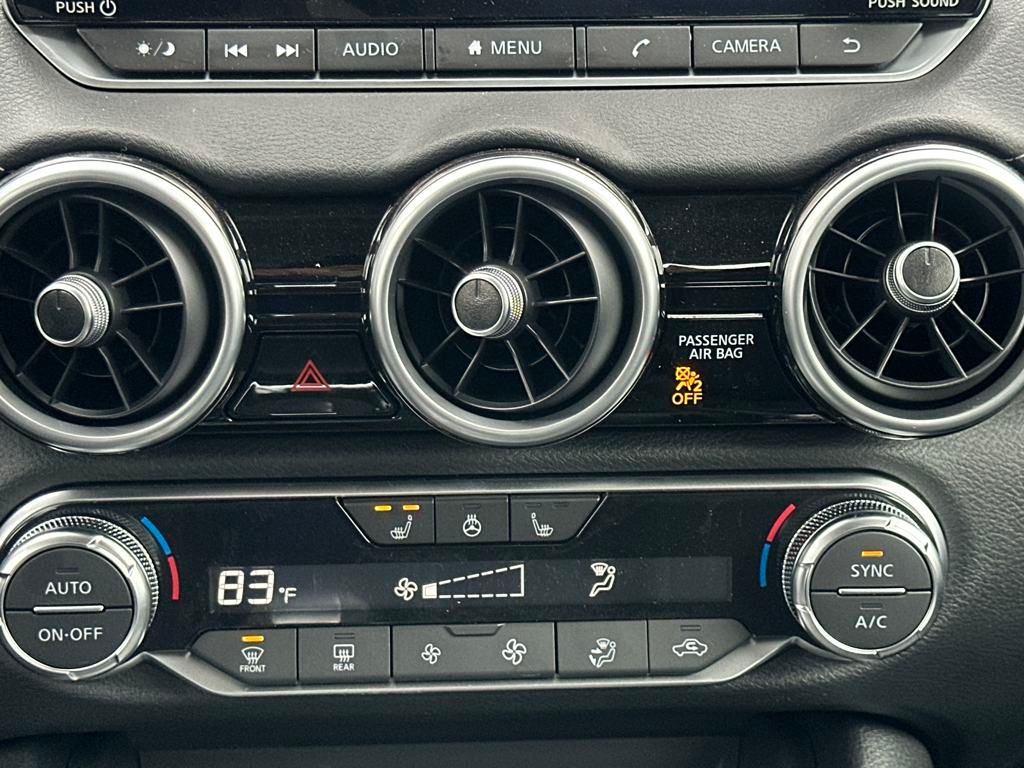 Vehicle image 21 of 33