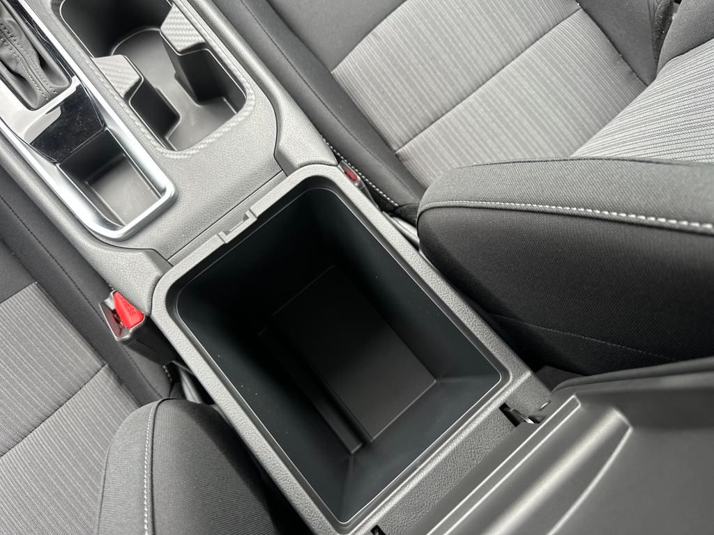 Vehicle image 26 of 33