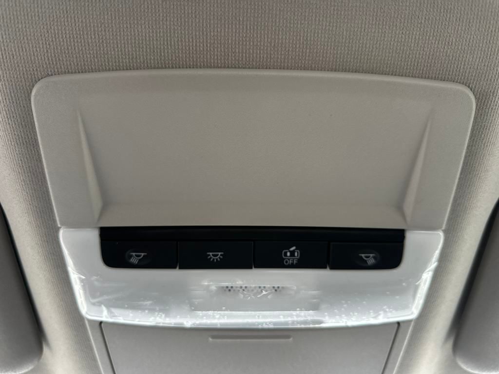 Vehicle image 27 of 33