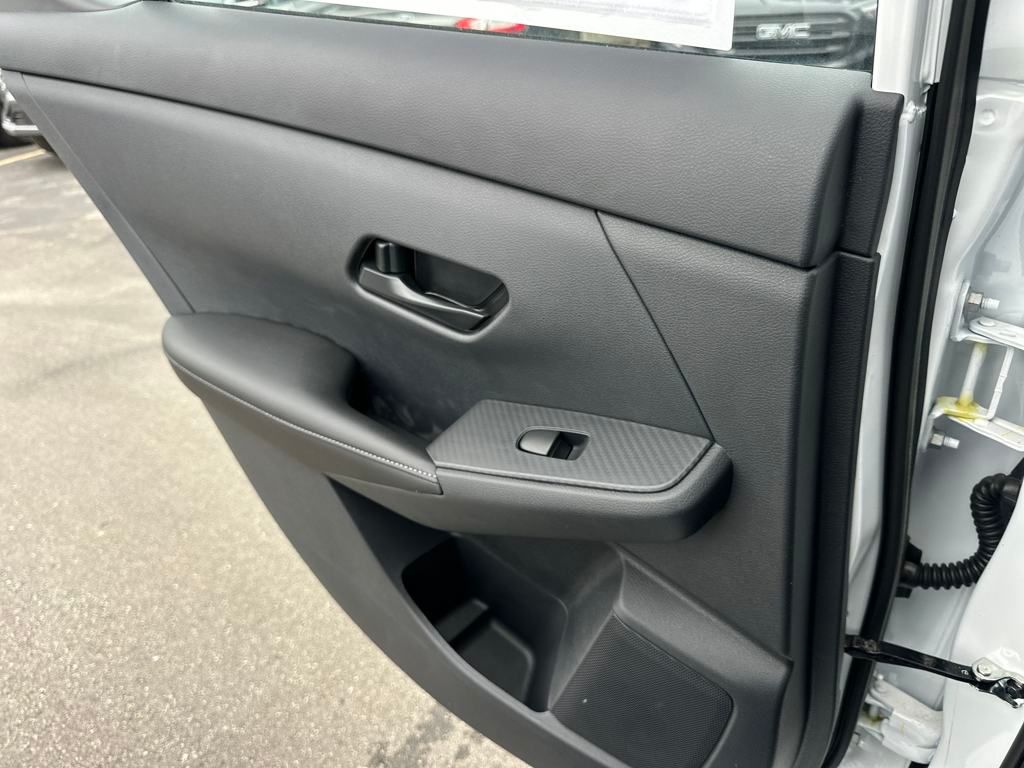 Vehicle image 13 of 33