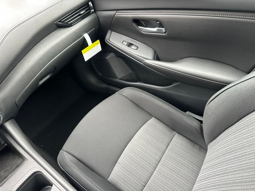 Vehicle image 25 of 33
