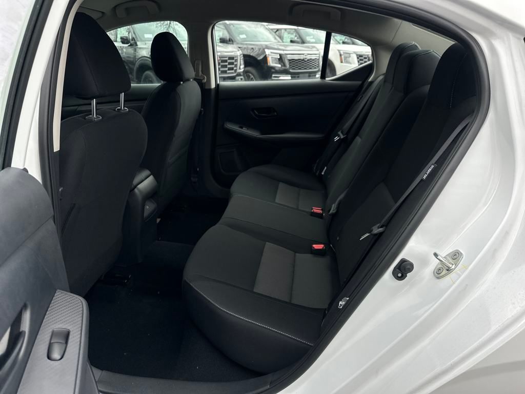 Vehicle image 14 of 33