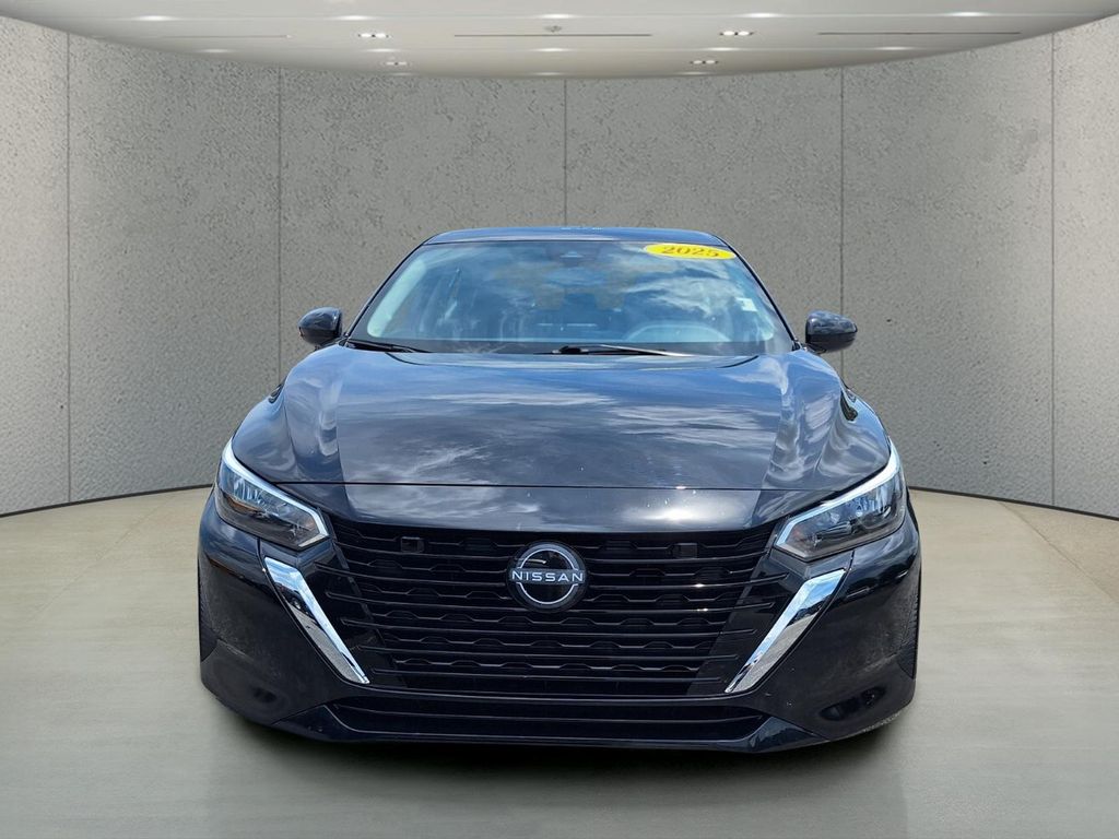 2025 Nissan Sentra SV Image 2 of 33
