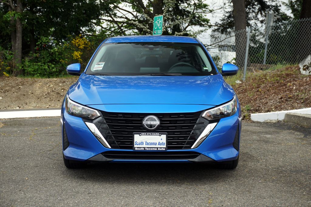 2025 Nissan Sentra SV Image 2 of 26
