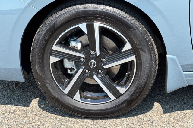 Vehicle image 10 of 26