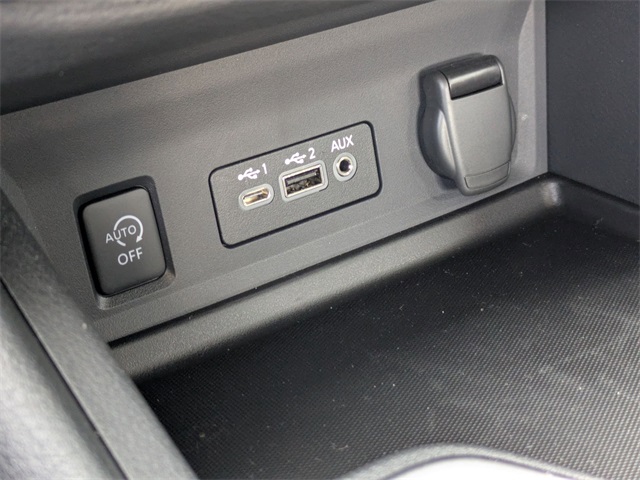 Vehicle image 25 of 29