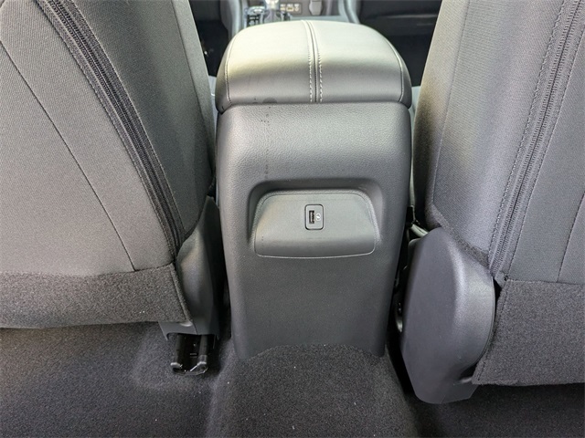 Vehicle image 27 of 29