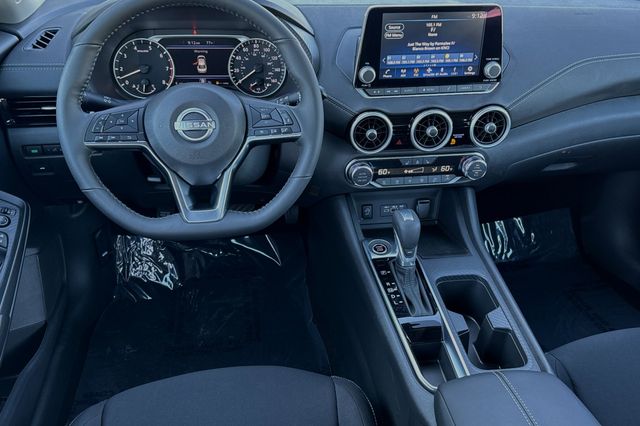 Vehicle image 10 of 20