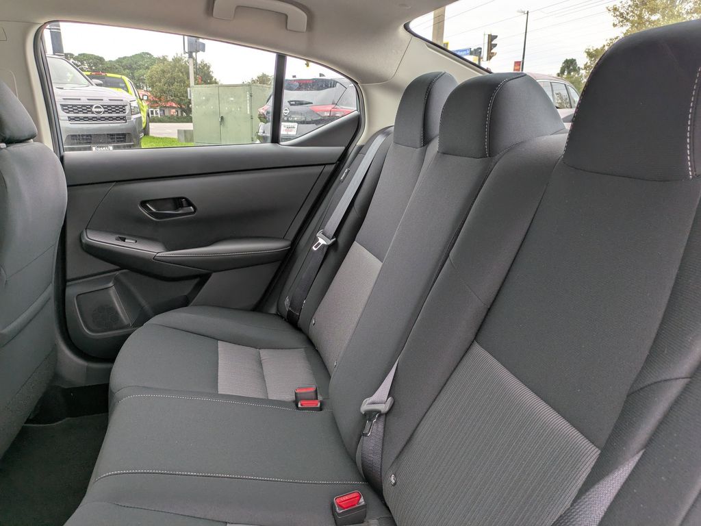 2025 Nissan Sentra SV Image 11 of 27