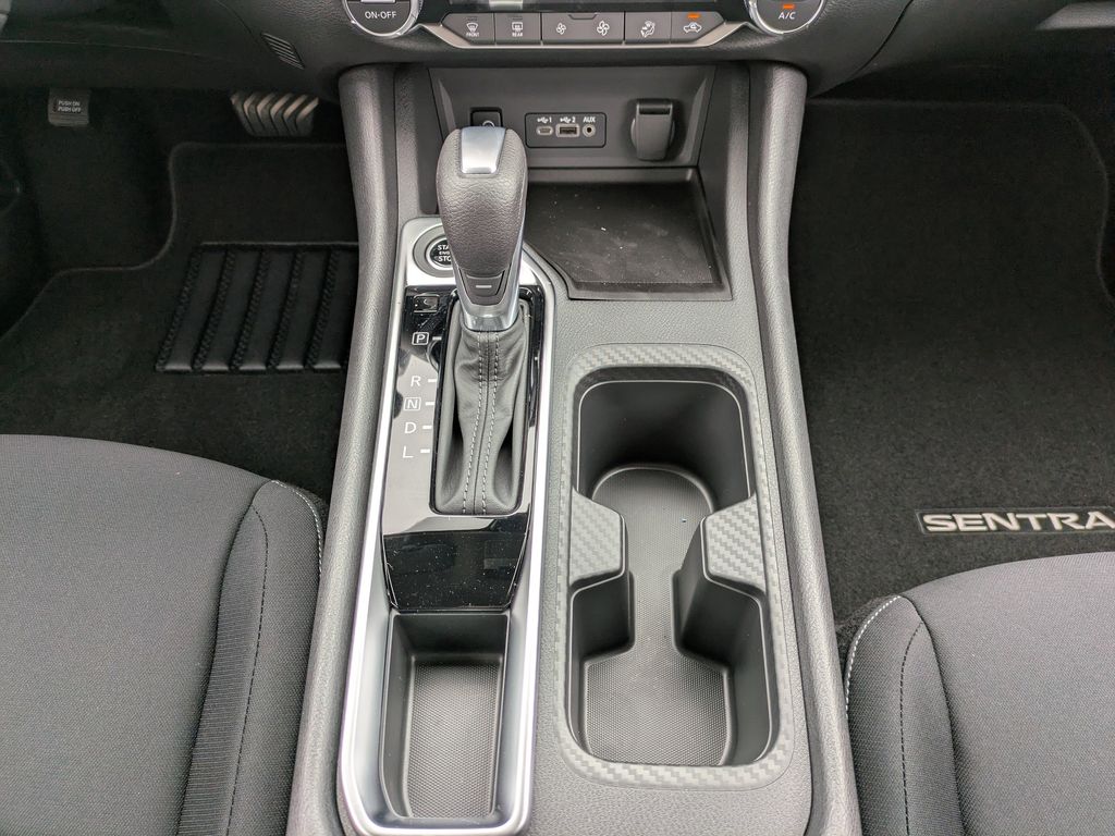 2025 Nissan Sentra SV Image 17 of 27