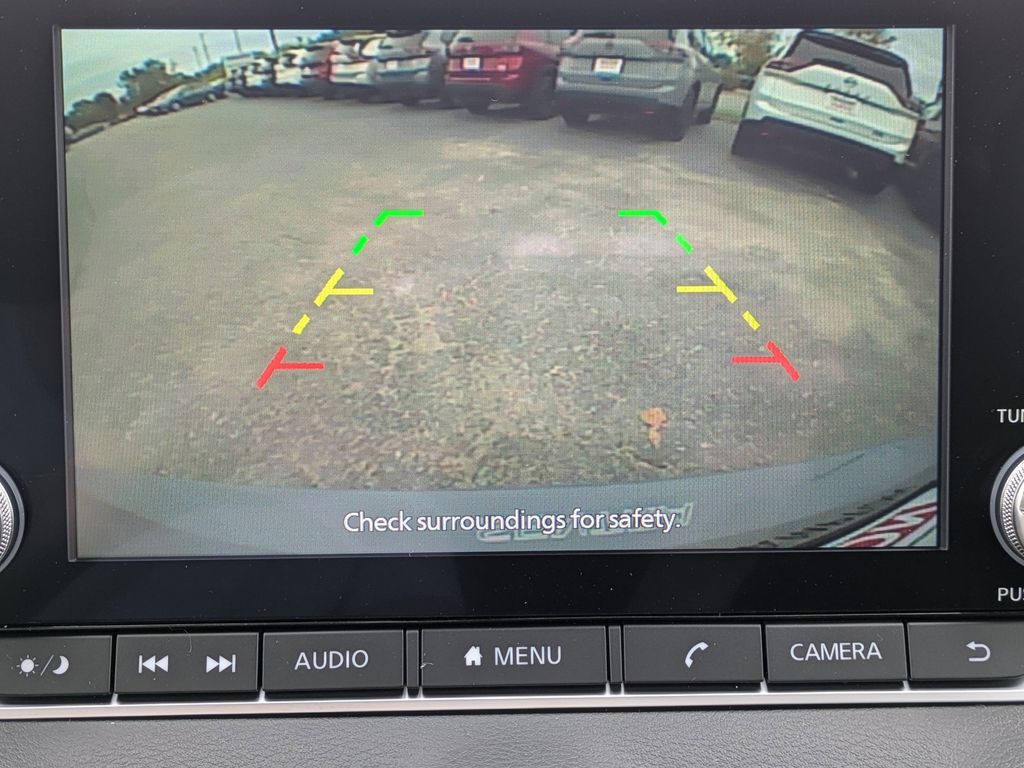 2025 Nissan Sentra SV Image 16 of 27