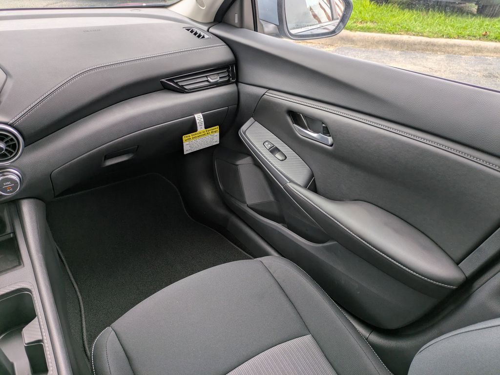 2025 Nissan Sentra SV Image 13 of 27