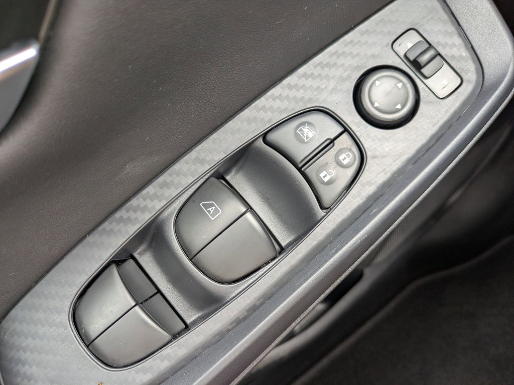 2025 Nissan Sentra SV Image 18 of 27