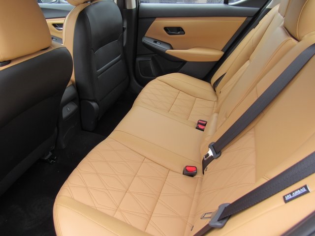 2025 Nissan Sentra SV Image 21 of 39