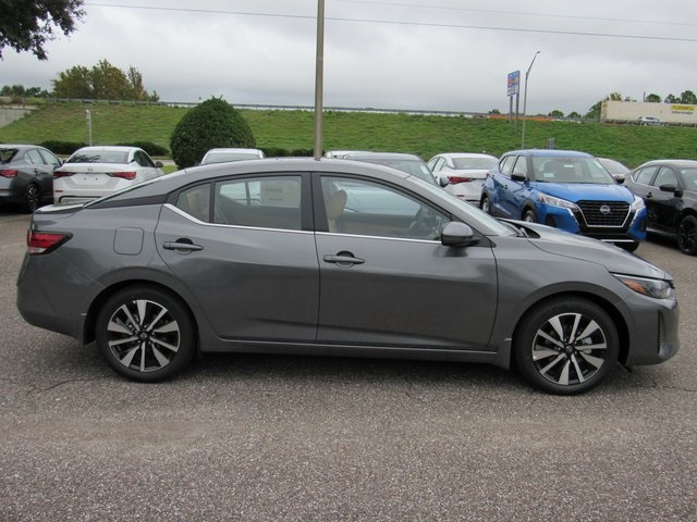 2025 Nissan Sentra SV Image 8 of 39