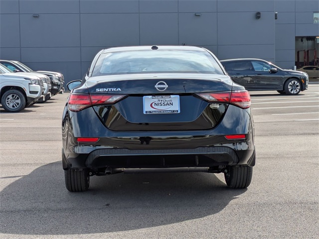 2025 Nissan Sentra SV Image 7 of 29