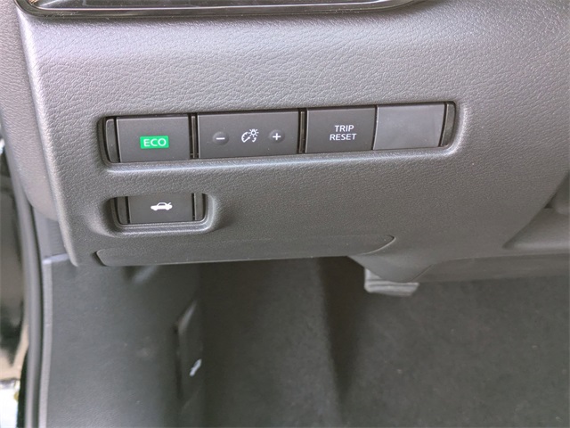 2025 Nissan Sentra SV Image 28 of 29